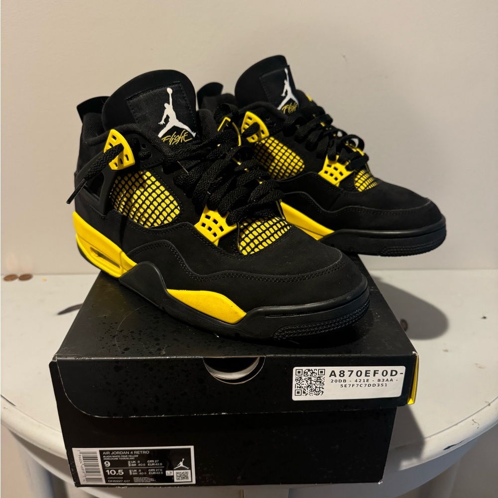 Jordan 4 retro yellow thunder. Size 9